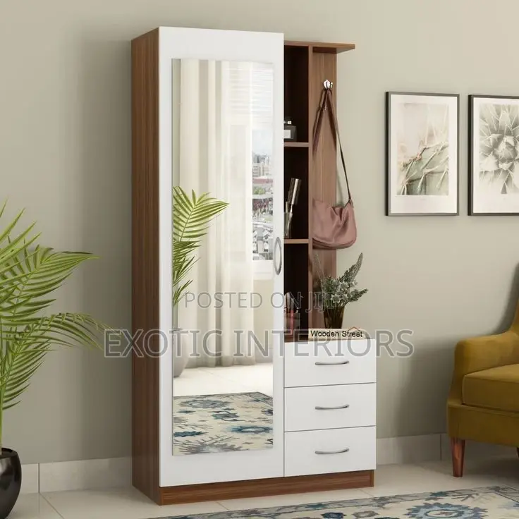 Dressing Mirrior Call