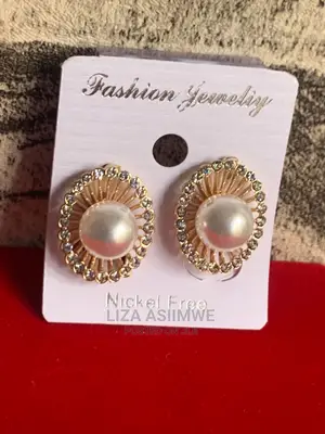 Lady’S Clippers Available (Clip Ons )