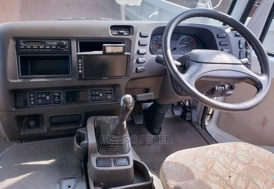 Mitsubishi Fuso Rosa 2009 White