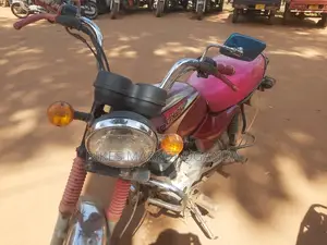 Bajaj Boxer 125 2020 Red