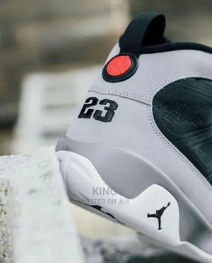 Jordan Retro 9 Grey.