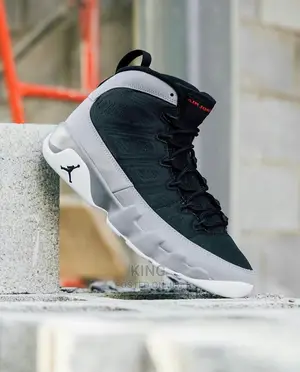 Jordan Retro 9 Grey.