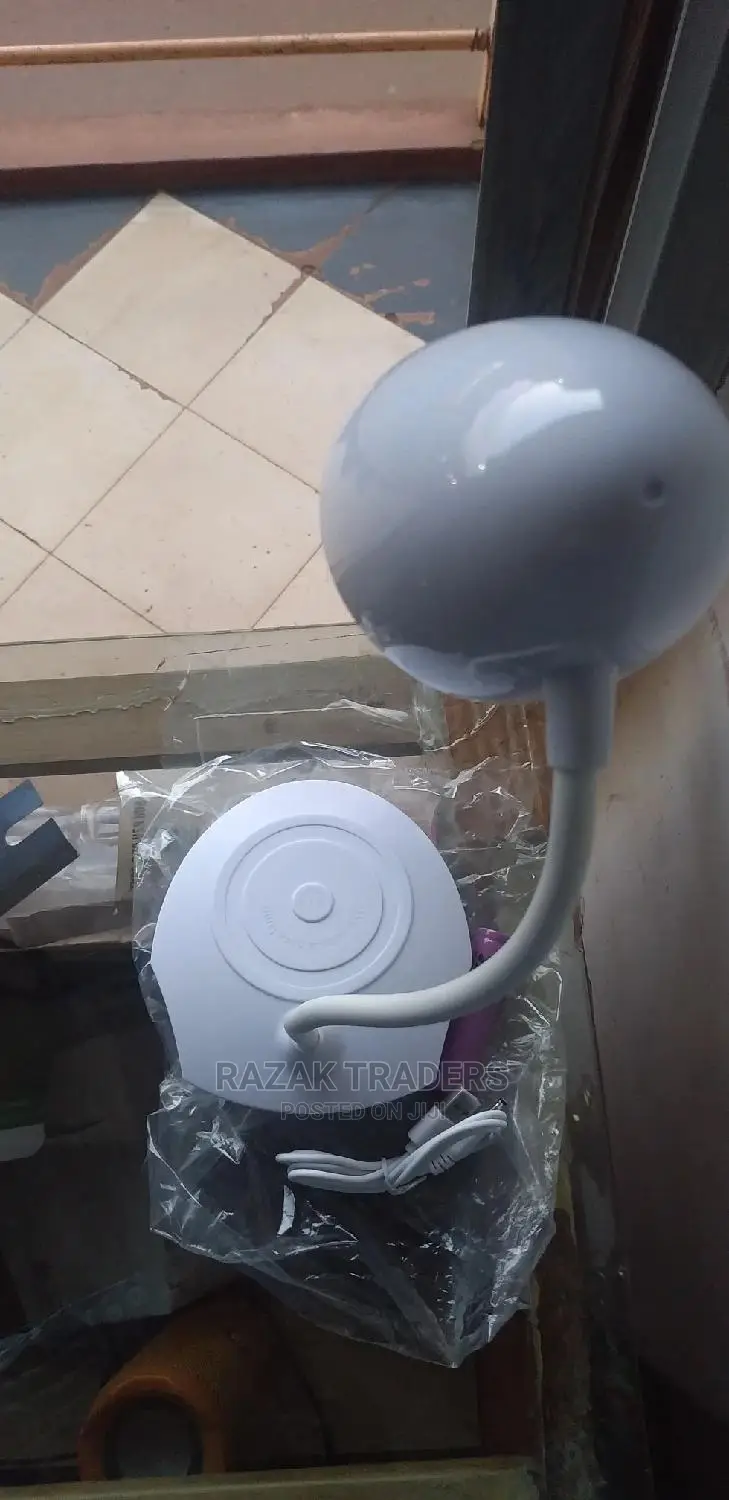Flexible LED Desk Lamp With USB Charger, Keep at Desk