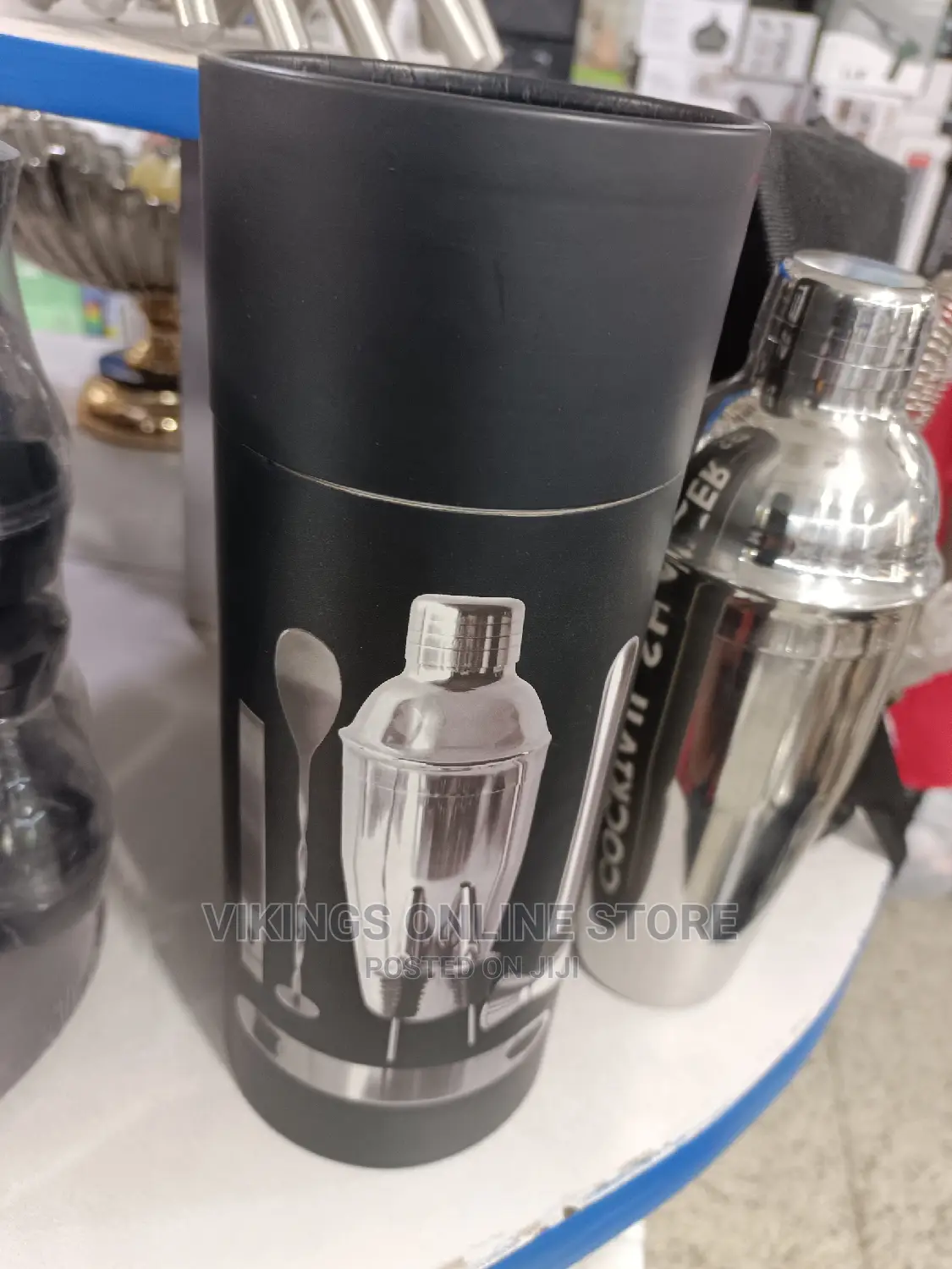 9 Pieces Cocktail Shaker Set.