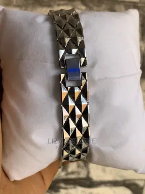 Simple Lady Watches Available