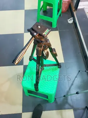 Camera Tripod With Remote (Candc 500)