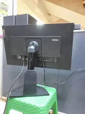 27” Lenovo Ips Monitor