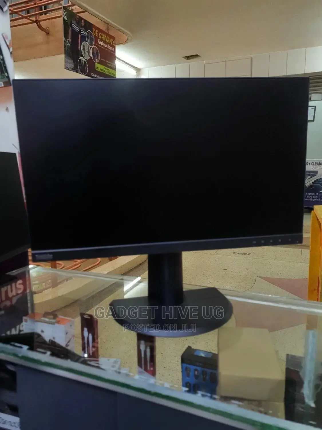 27” Lenovo Ips Monitor