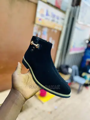 Classic G Ten Sued Boots