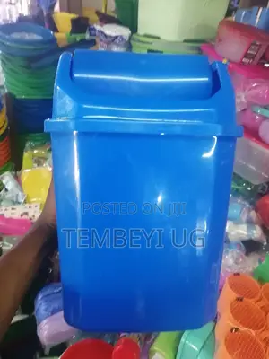 Indoor Dustbin With Cover.