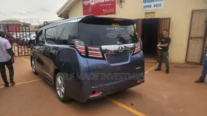 Toyota Alphard 2017 Blue