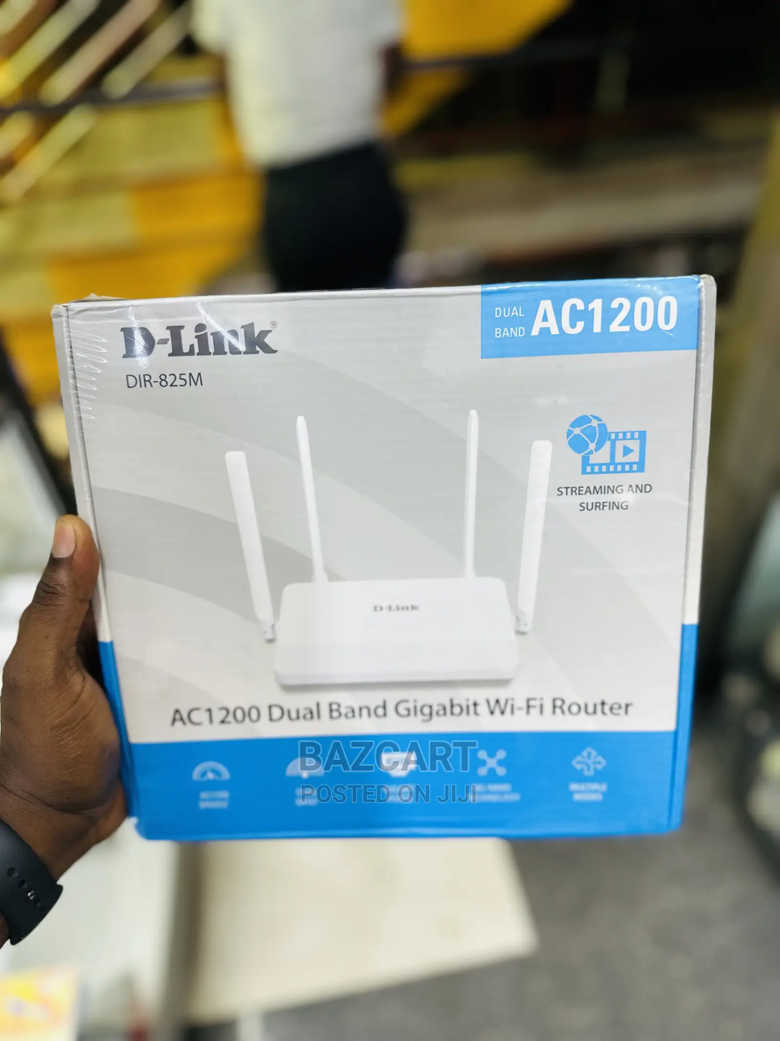 D-Link AC1200 Dual Band Gigabit Wi-Fi Router - DIR-825M