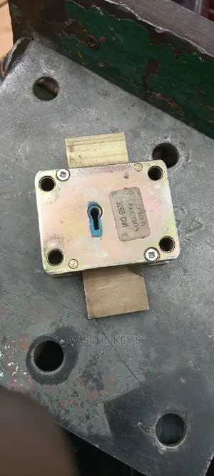 Lock Smith/Key Cutter