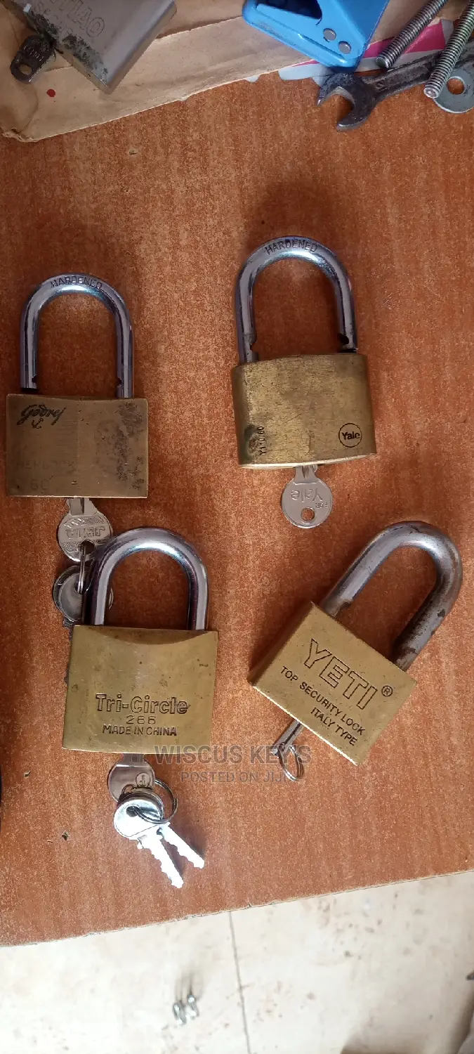 Lock Smith/Key Cutter