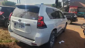 Toyota Land Cruiser Prado 2017 White