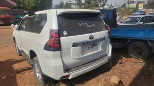 Toyota Land Cruiser Prado 2017 White