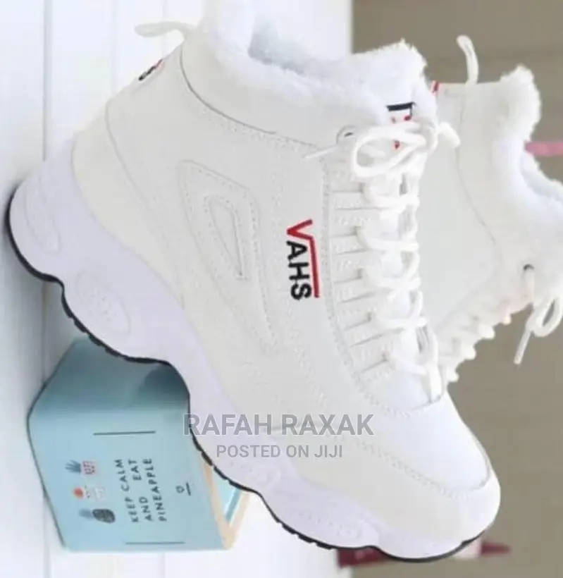 Ladies Classic Sneakers