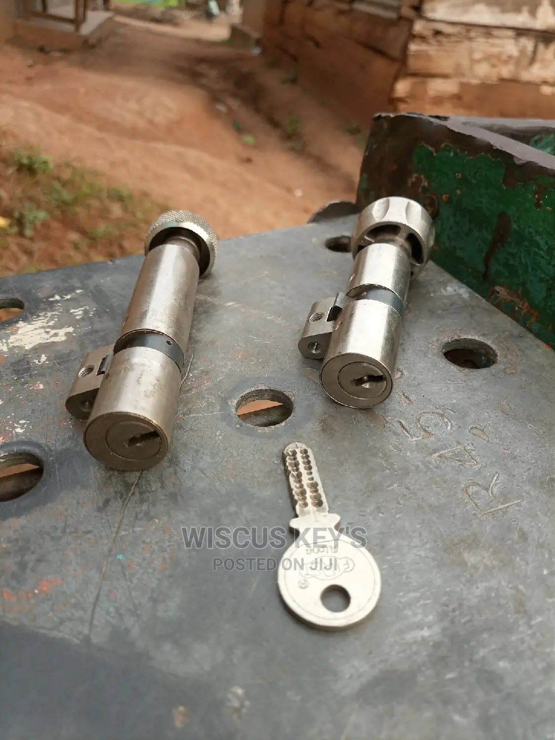 Lock Smith/Key Cutter