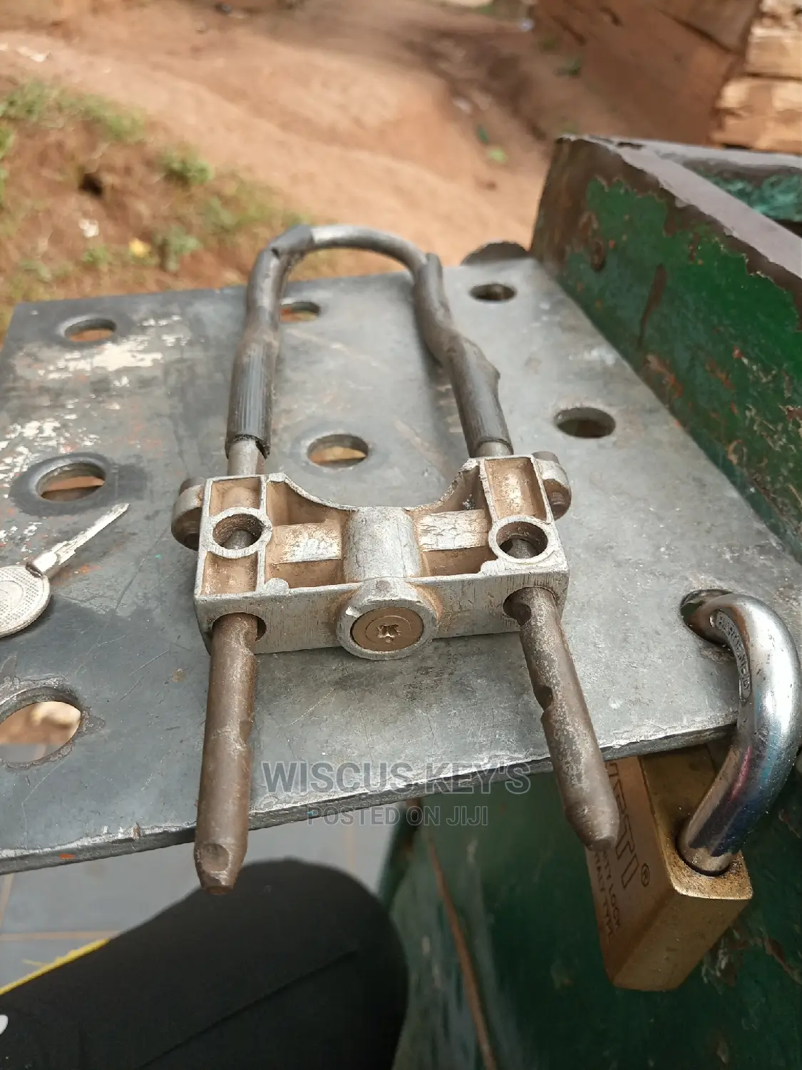 Lock Smith/Key Cutter