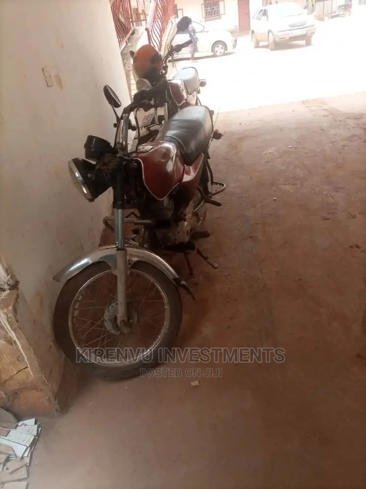 Bajaj Boxer 2017 Purple