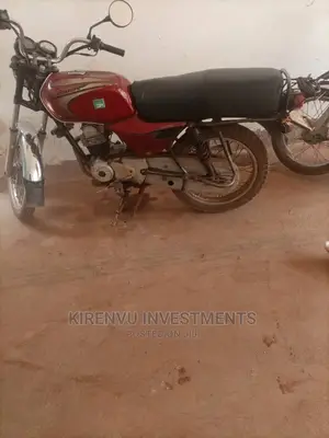 Bajaj Boxer 2017 Purple
