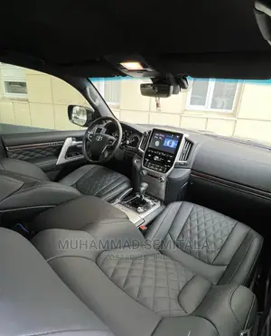 Land Cruiser V8 Interior Design