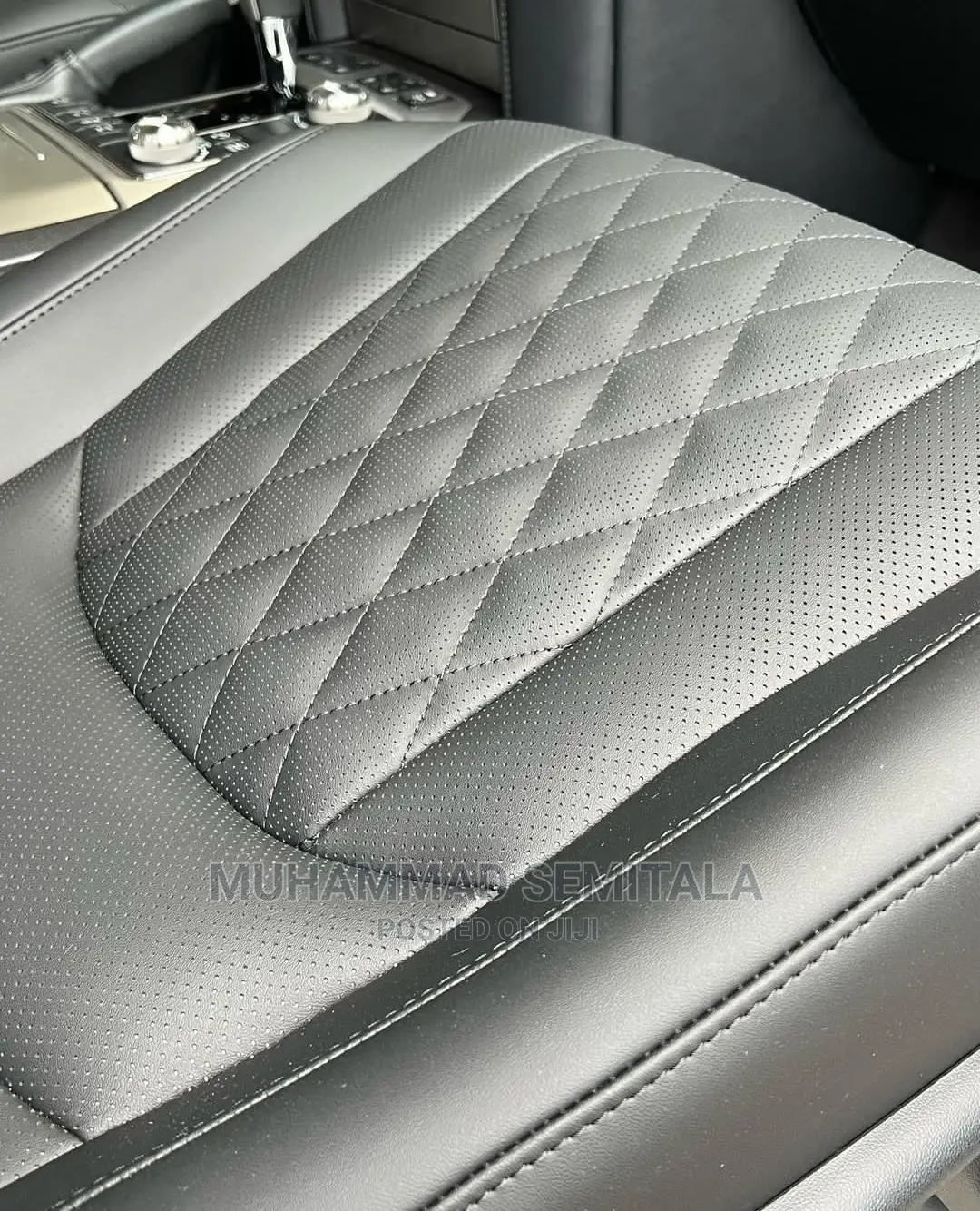 Land Cruiser V8 Interior Design