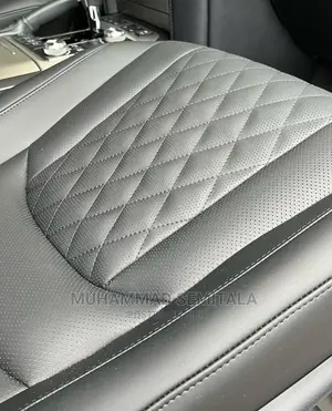 Land Cruiser V8 Interior Design