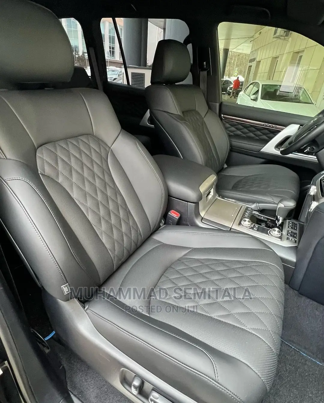 Land Cruiser V8 Interior Design