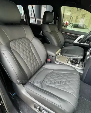 Land Cruiser V8 Interior Design
