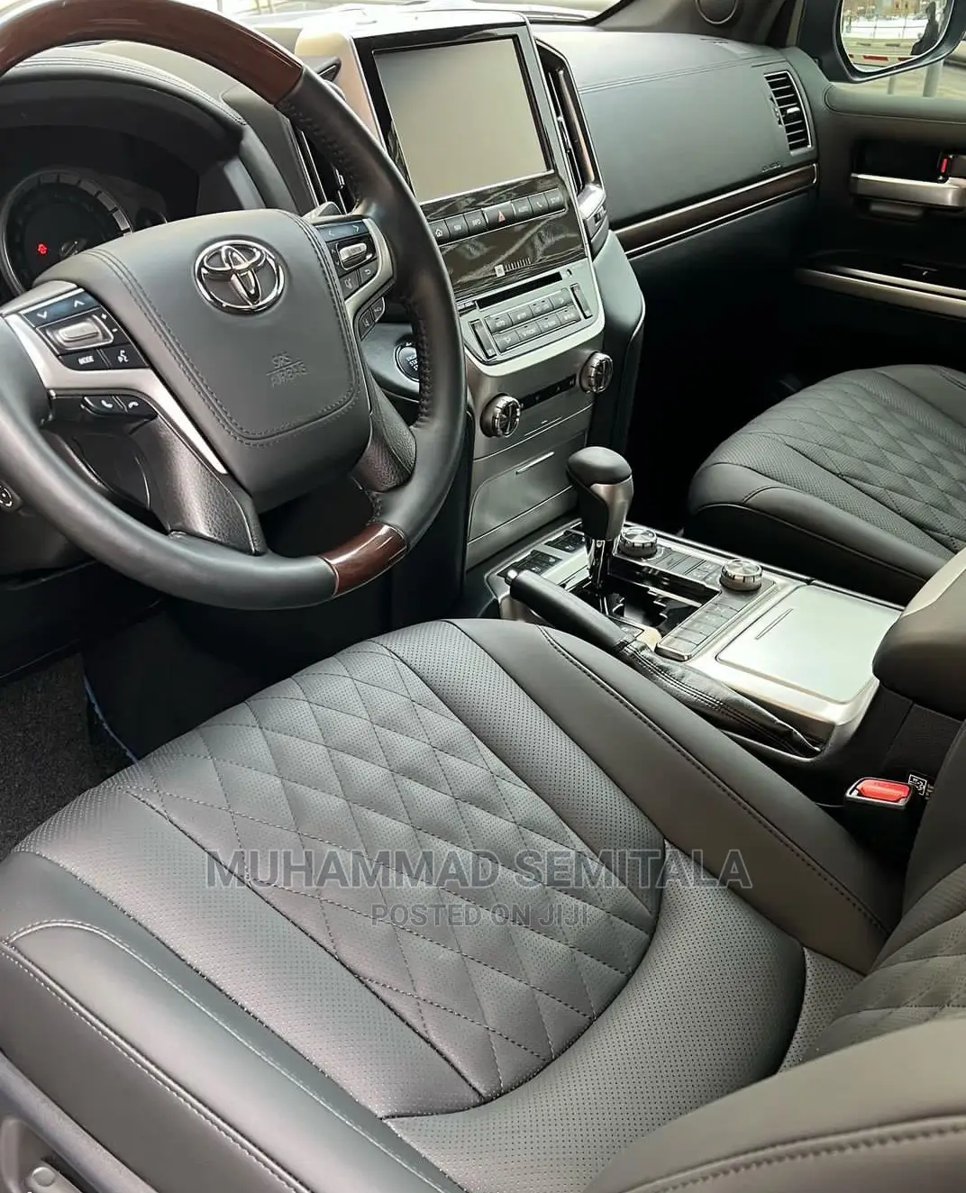 Land Cruiser V8 Interior Design