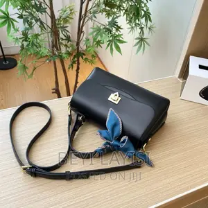 Hand Bags With Straps