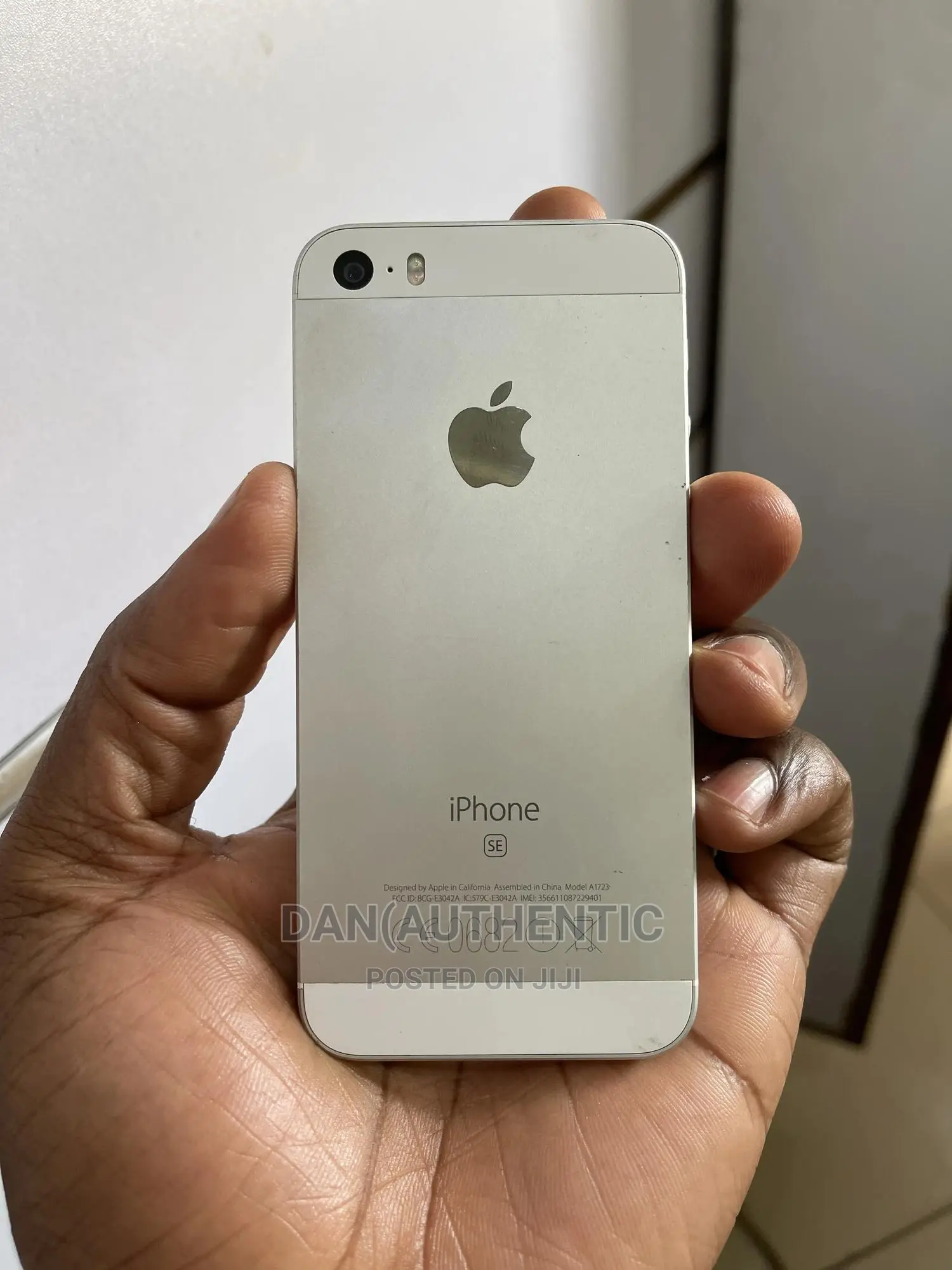 Apple iPhone SE 32 GB Silver