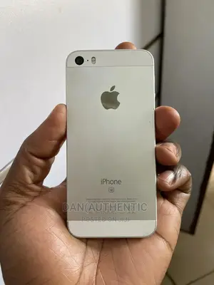 Apple iPhone SE 32 GB Silver