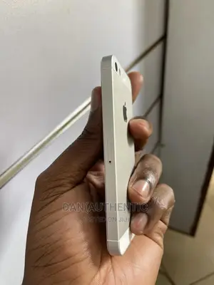 Apple iPhone SE 32 GB Silver