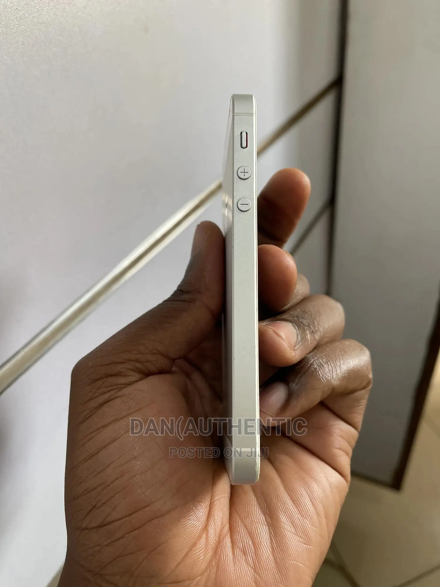 Apple iPhone SE 32 GB Silver