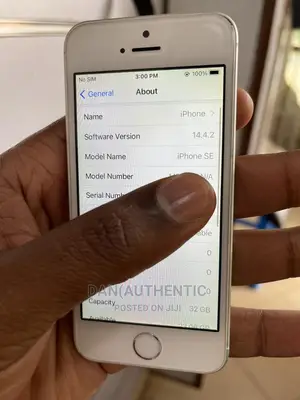 Apple iPhone SE 32 GB Silver