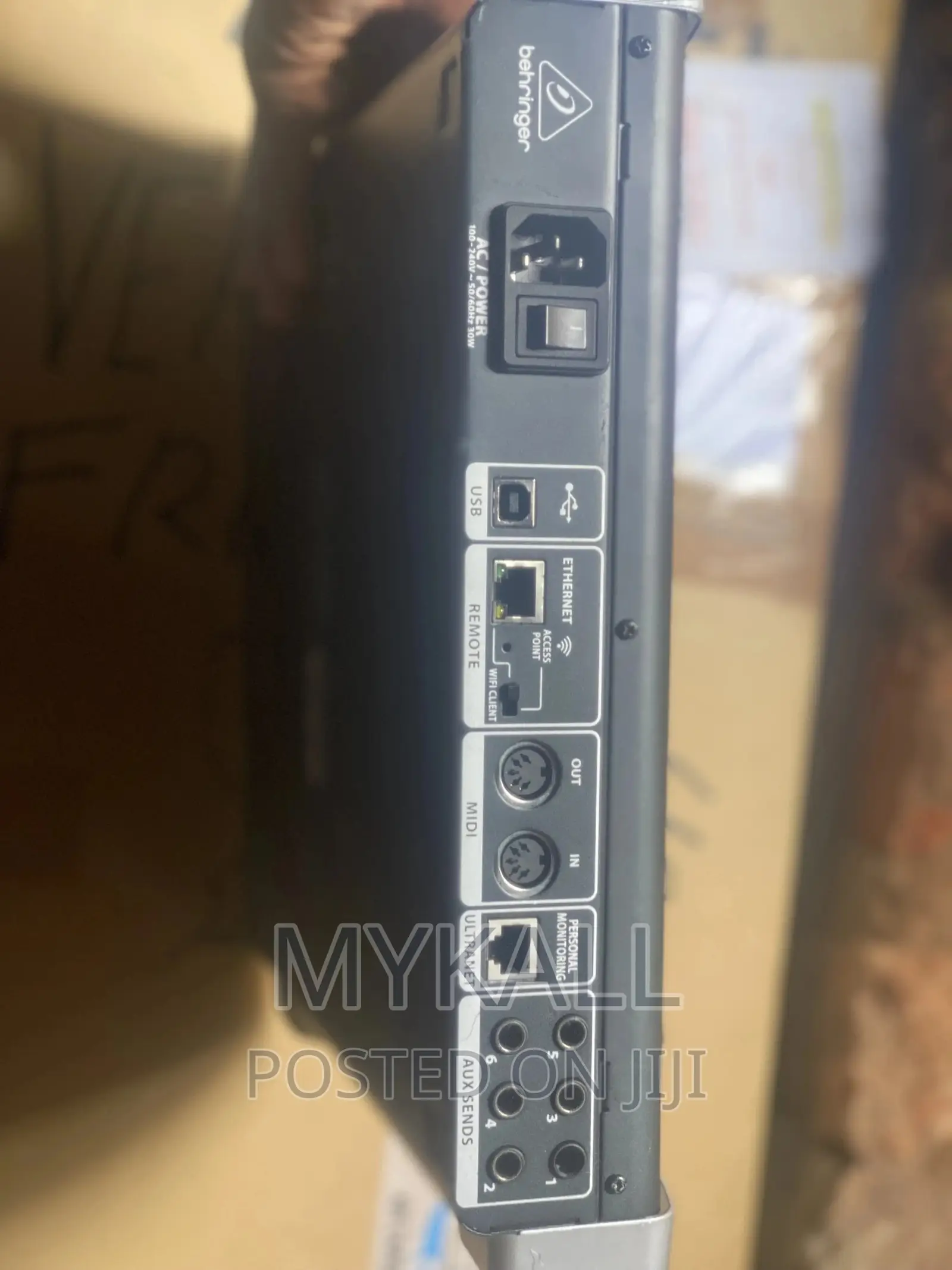 Behringer X18