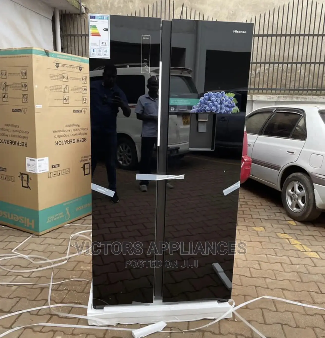 Hisense 670L Side by Side Refrigerator With Water Dispenser