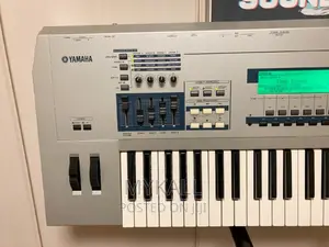 Yamaha Mo6 Synthesizer