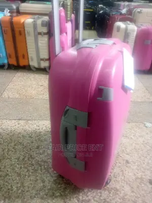 Celebrity Plastic Honeymoon Suicase Medium (Pink)