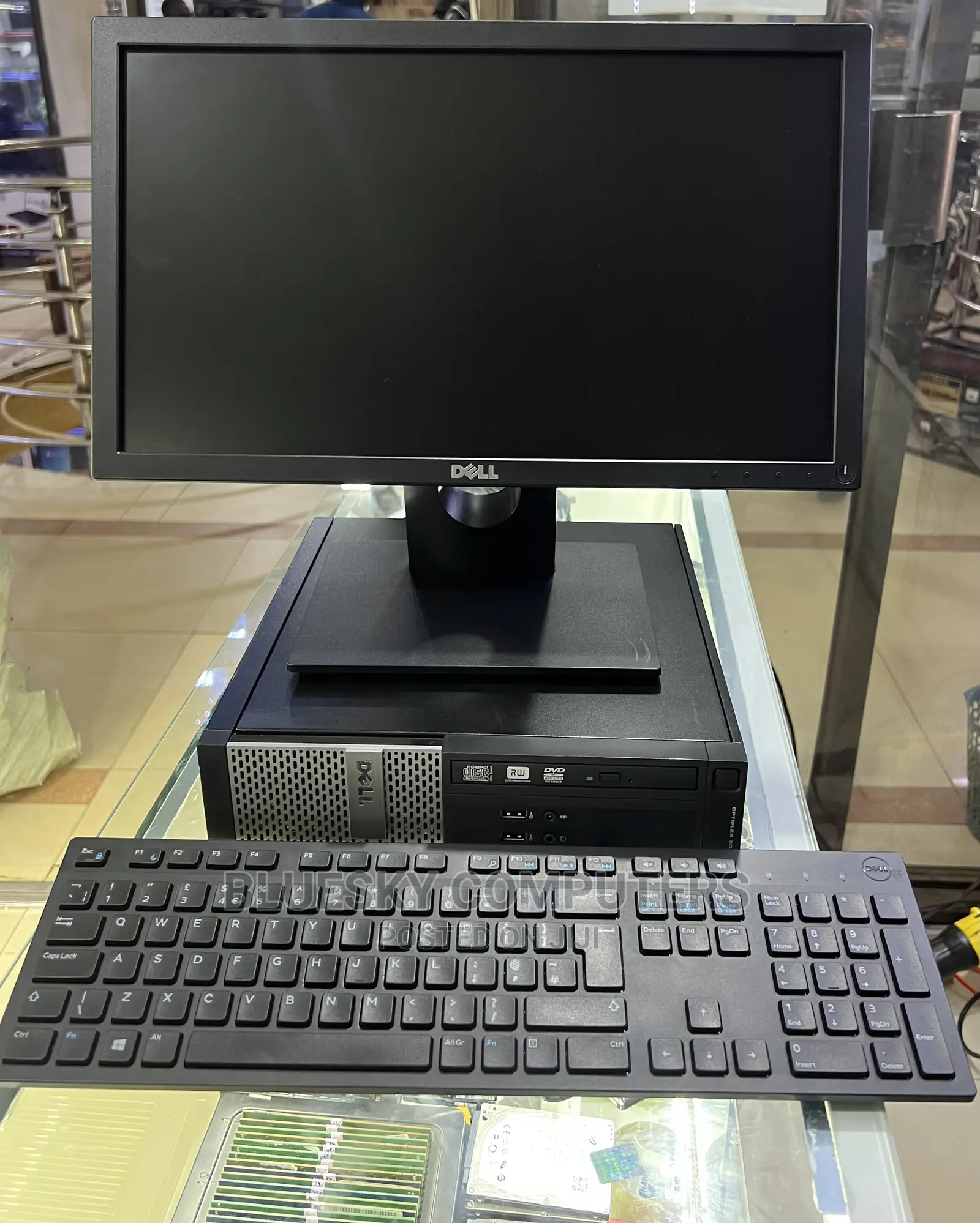 Desktop Computer Dell OptiPlex 3090 4GB Intel Core I5 HDD 500GB