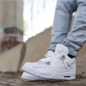 J4. Jordan 4s White