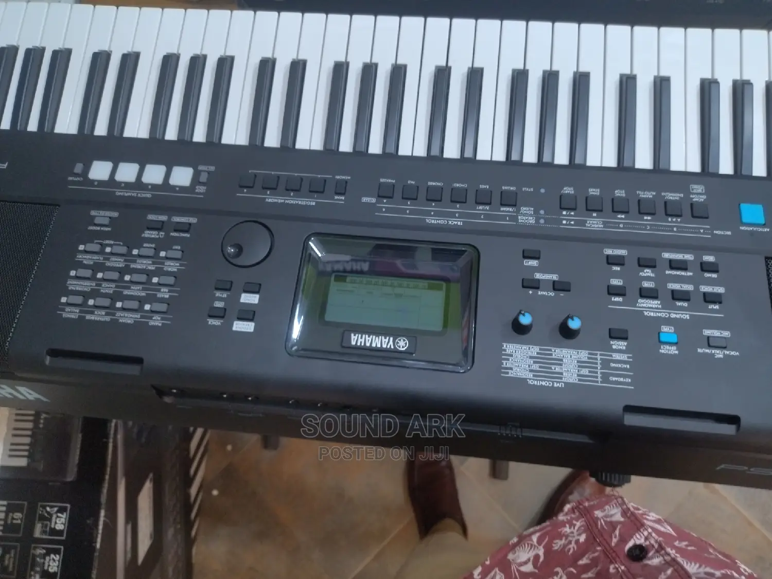 PSR E473 Keyboard