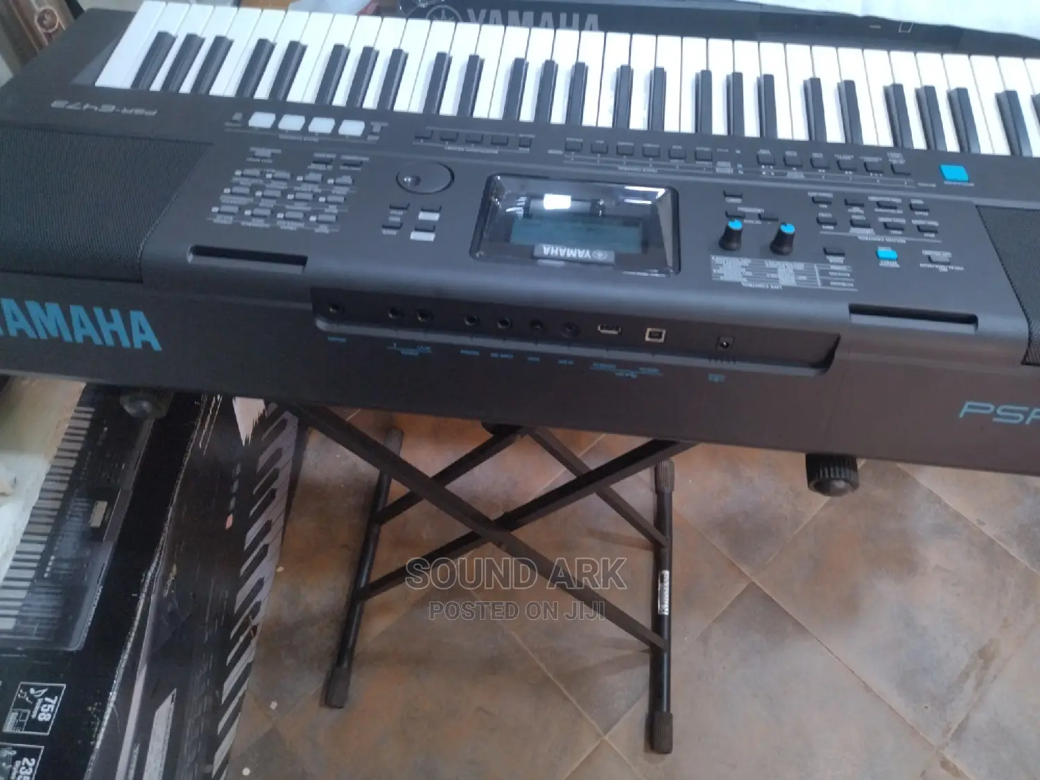 PSR E473 Keyboard