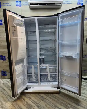 Hisense 670L Side by Side Refrigerator With Water Dispenser