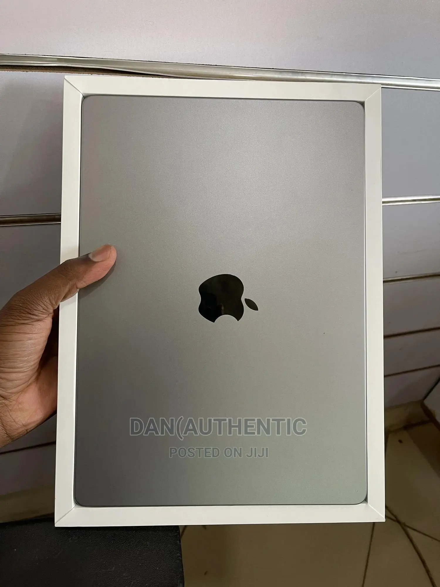 New Laptop Apple MacBook Pro 2023 M2 16GB Apple M2 SSD 512GB