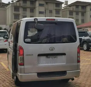 Toyota HiAce 2014 Silver