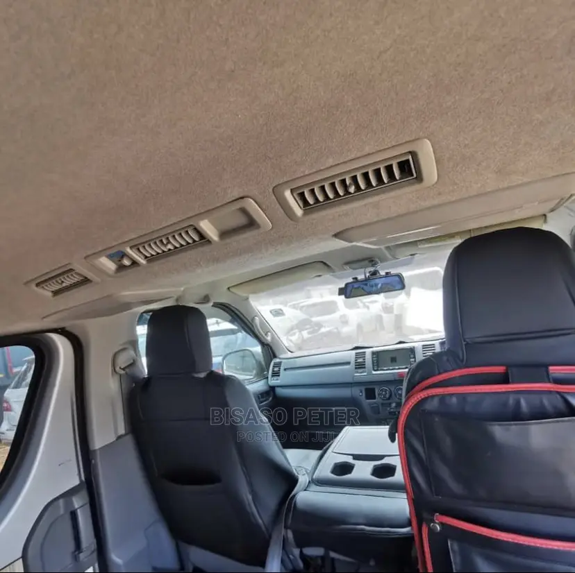 Toyota HiAce 2014 Silver