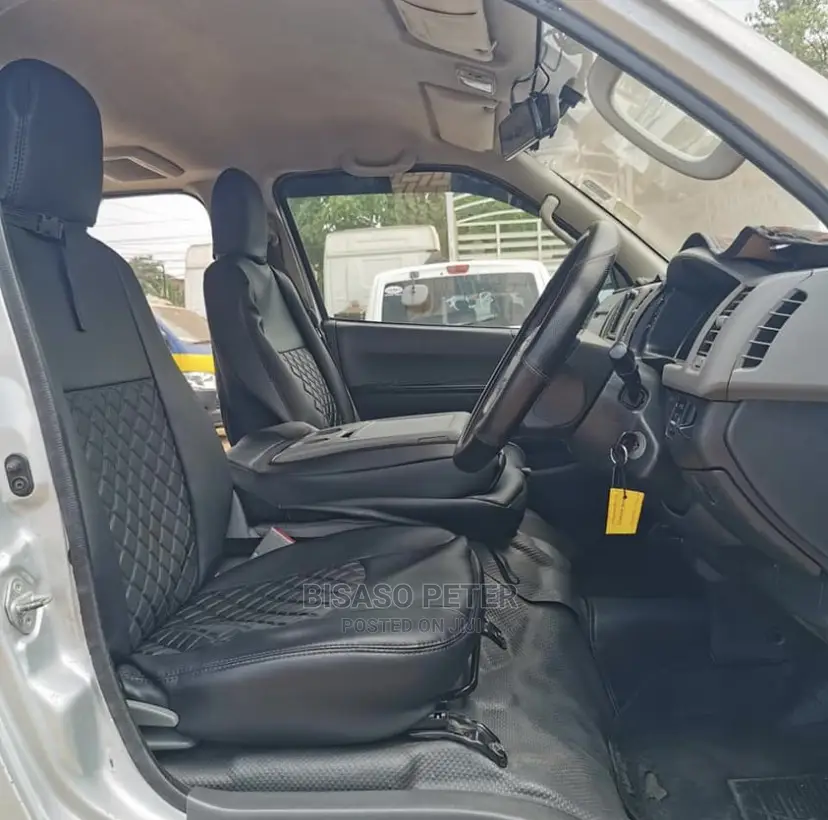 Toyota HiAce 2014 Silver